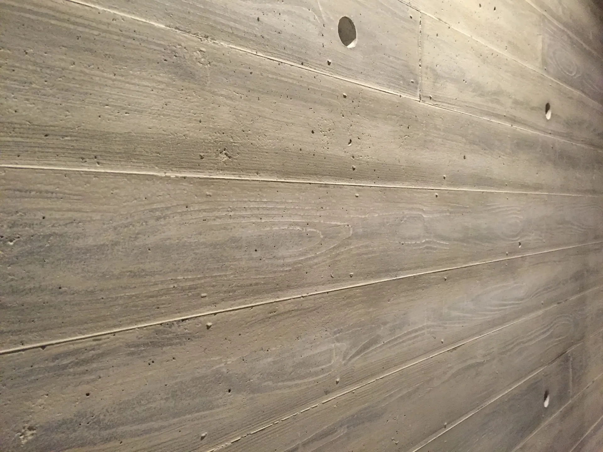 コンクリートなのに木目？モクもる（木目調コンクリート）の魅力と活用アイデア