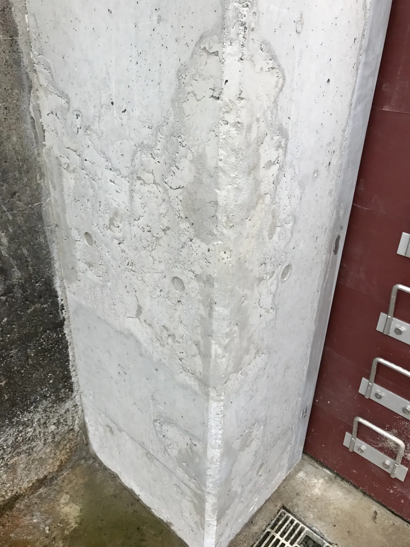 古いコンクリート壁を美しく補修！打ち放し風仕上げの魅力とは？