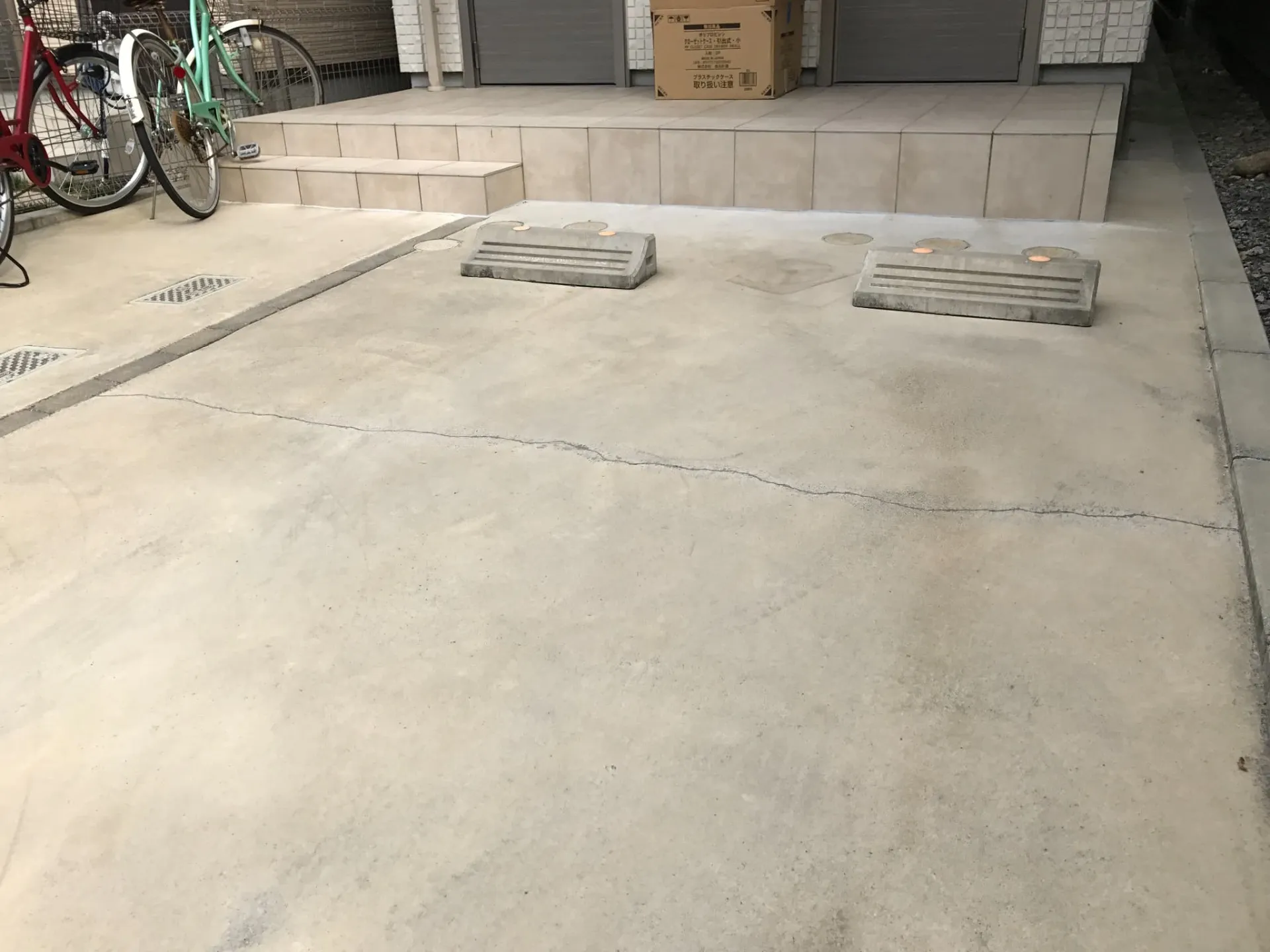 駐車場土間に起こりやすいトラブルとは？補修・美装のプロSIMが解説